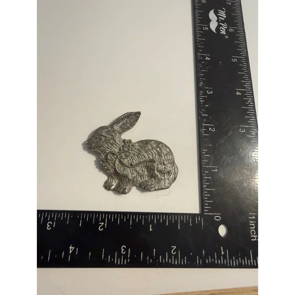 Ruby Dale 1999 Pewter Bunny Rabbit Brooch Pin Signed Vintage Silver Tone Bow
